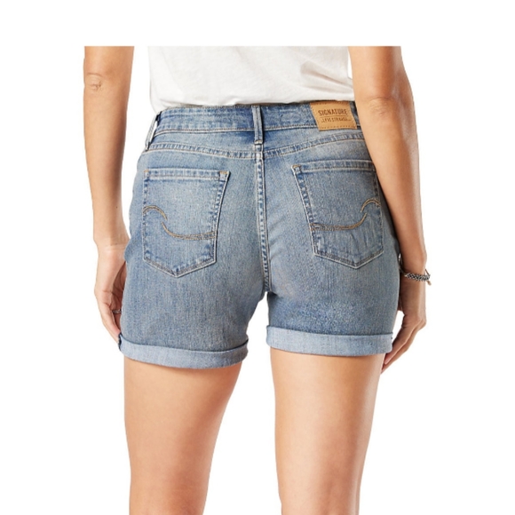 Signature By Levi Strauss & Co Women 5" Mid Rise Cuffed Shorts - Picture 2 of 3